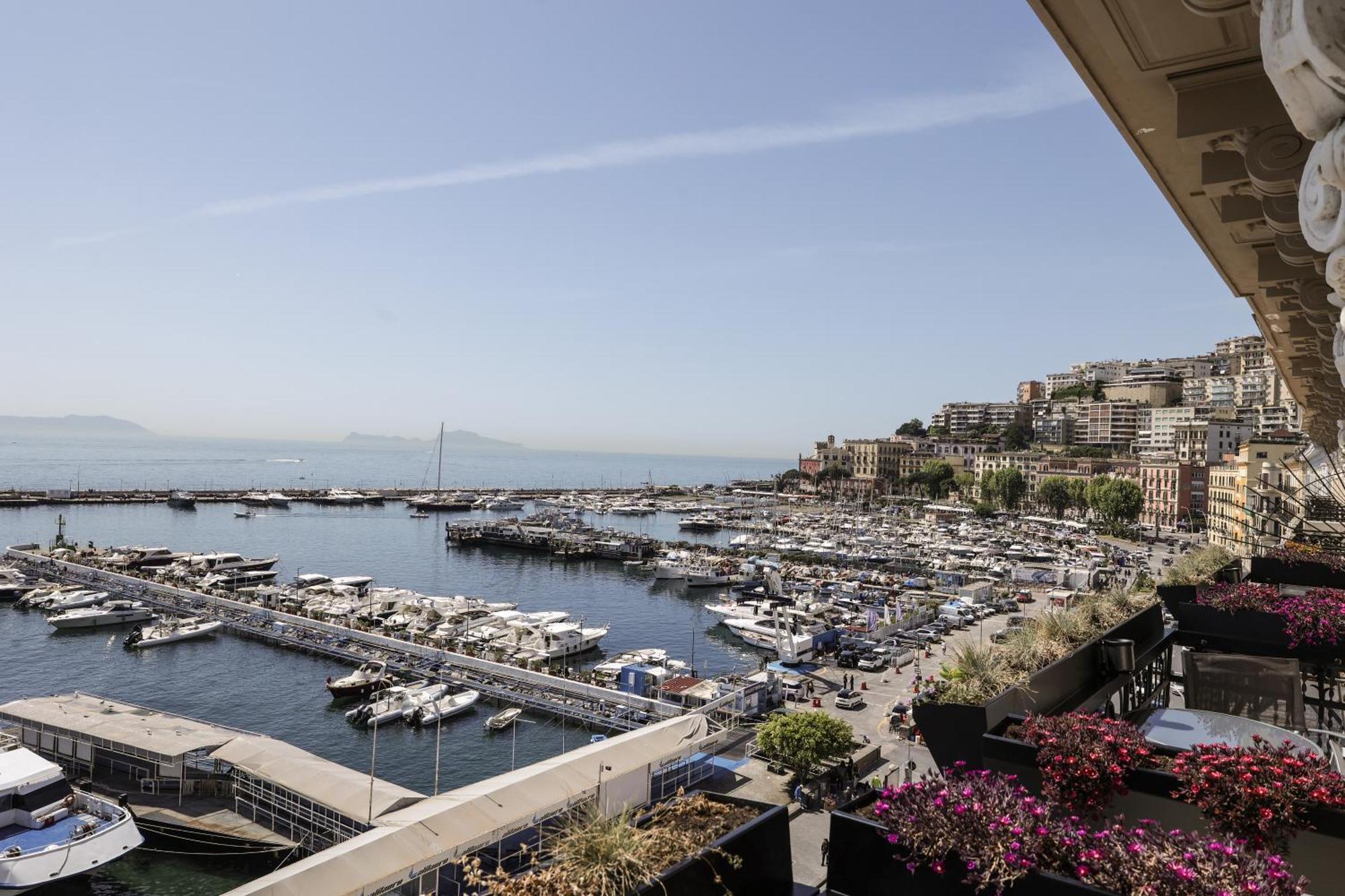 Demetra Luxury Suites Naples Luaran gambar